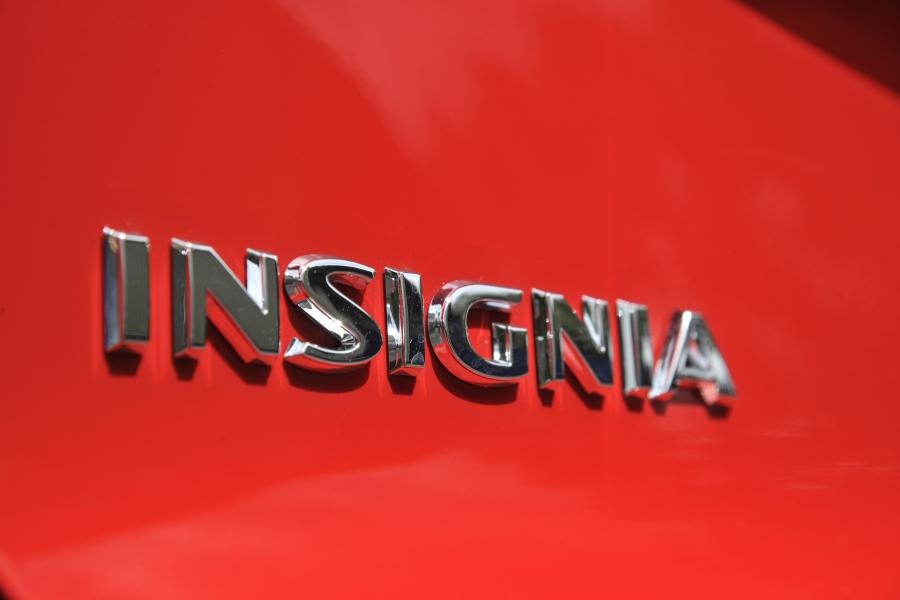 Логотип Vauxhall Insignia Sports Tourer 2017 года  (фото 13 из 35)